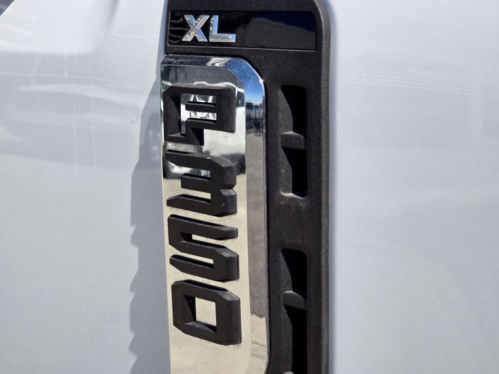 New 2026 Oxford White Ford XL image 27