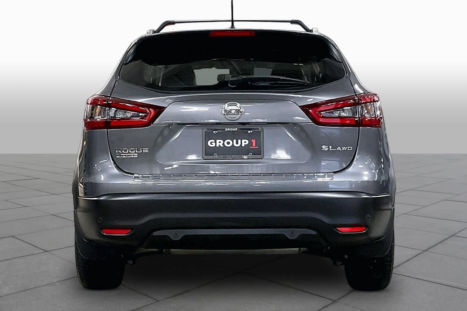 Used 2022 Gun Metallic Nissan SL image 5