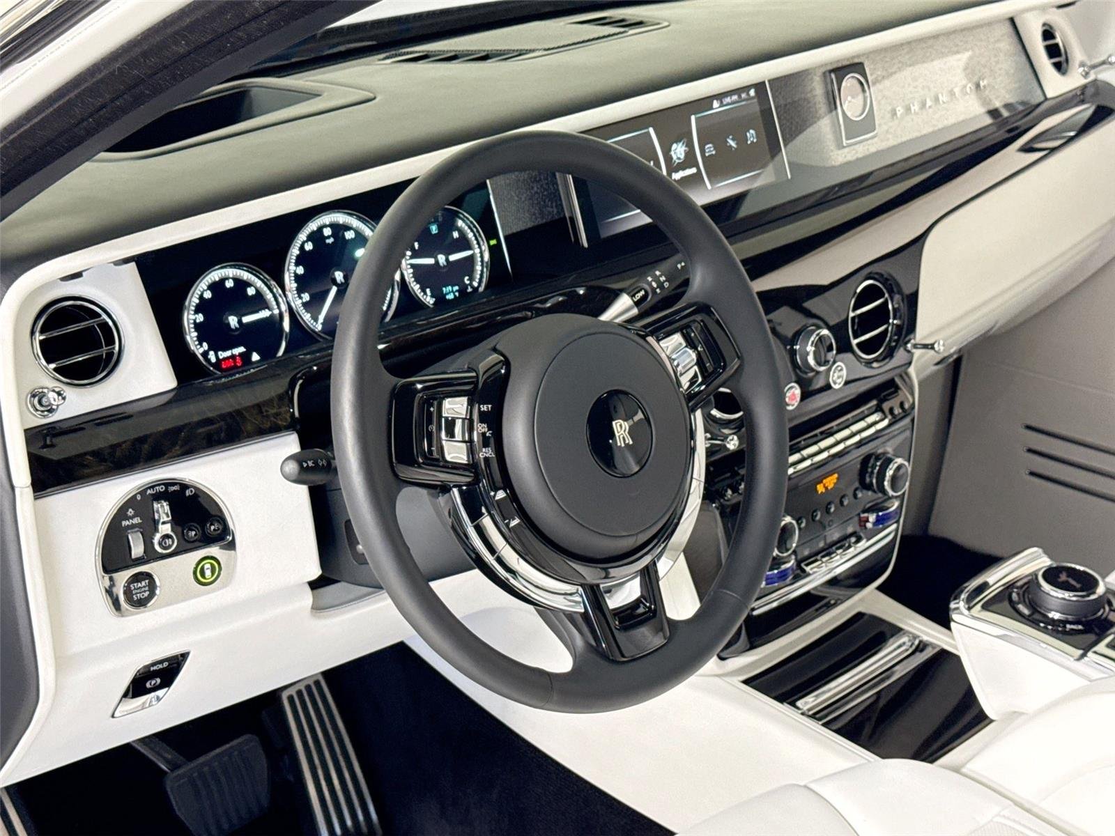 Used 2023  Rolls-Royce  image 16