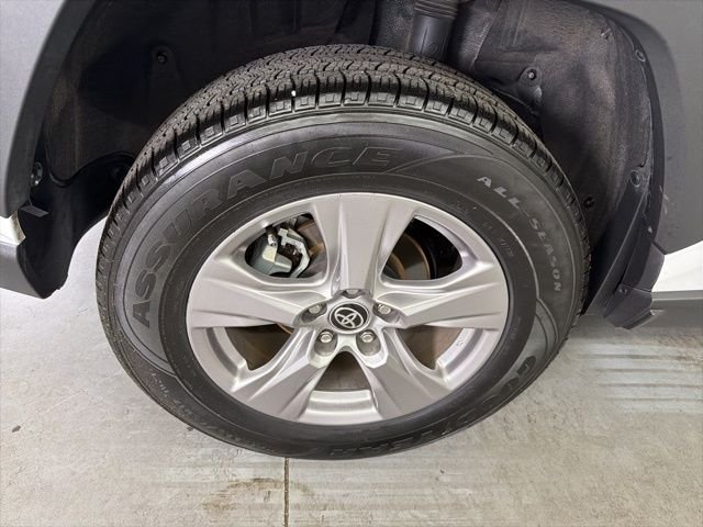Used 2025 Ice Toyota XLE image 23