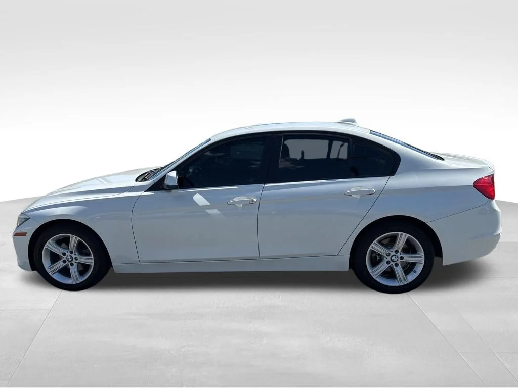 Used 2015 White BMW 320i xDrive image 2