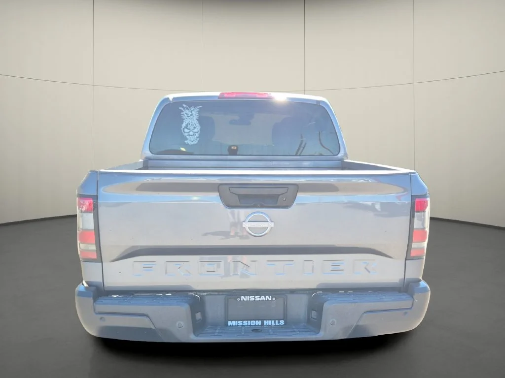 Used 2022 Gray Nissan S image 6