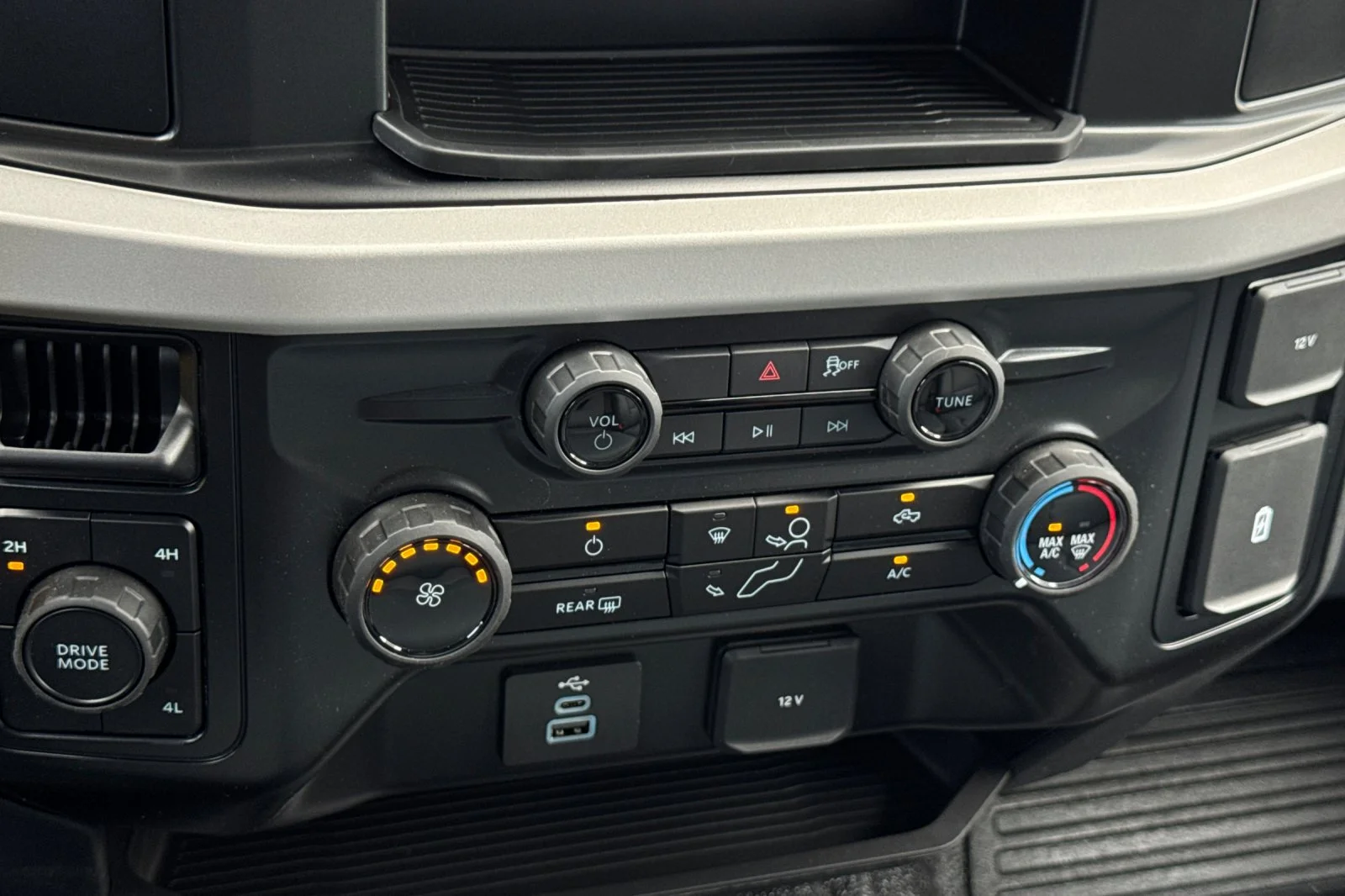 New 2026 Oxford White Ford F-450® XL image 17
