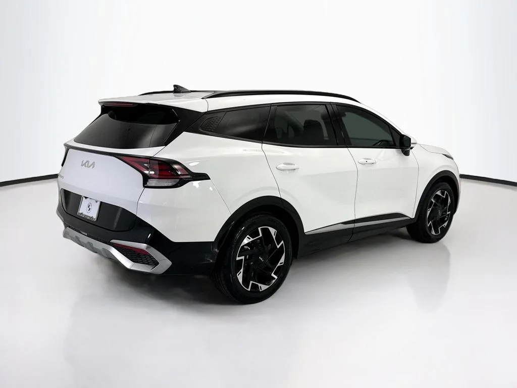 Used 2023 White Kia SX-Prestige image 5
