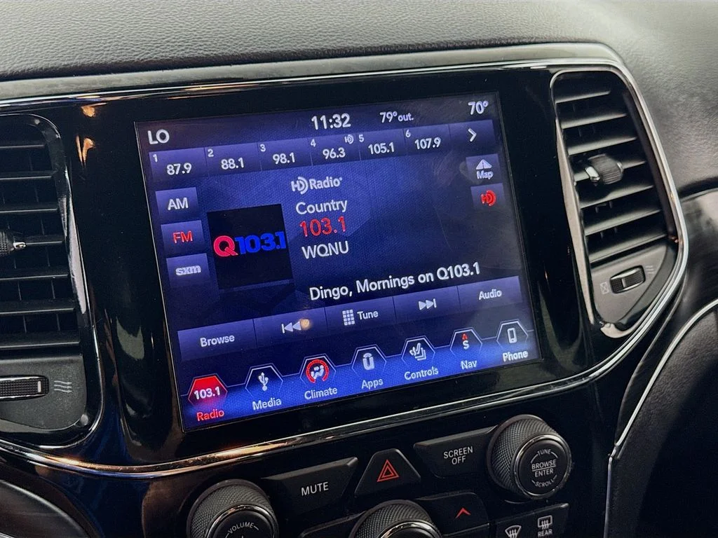 Used 2019 Diamond Black Crystal Pearlcoat Jeep Limited image 18