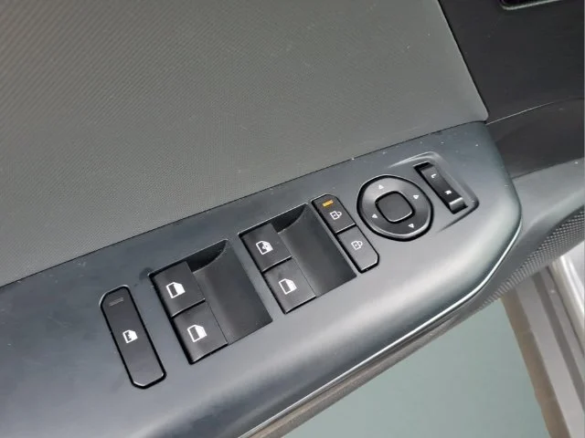 2025 Kia K4 LXS - Photo 9