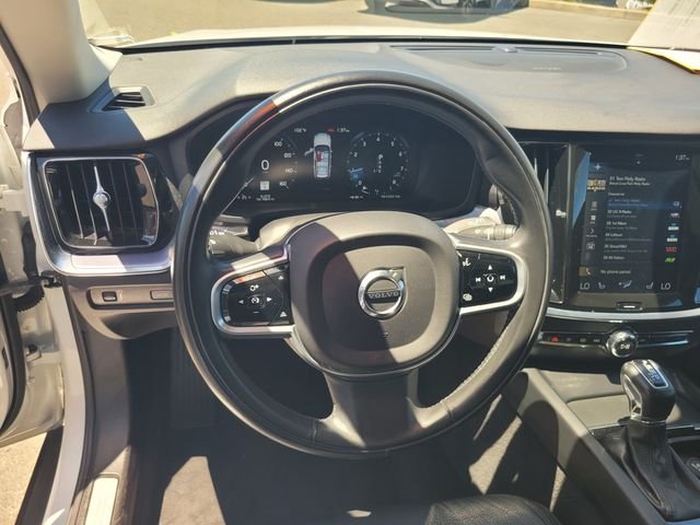 Used 2020 White Volvo T5 image 30