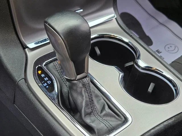 Used 2021 Gray Jeep Laredo image 29