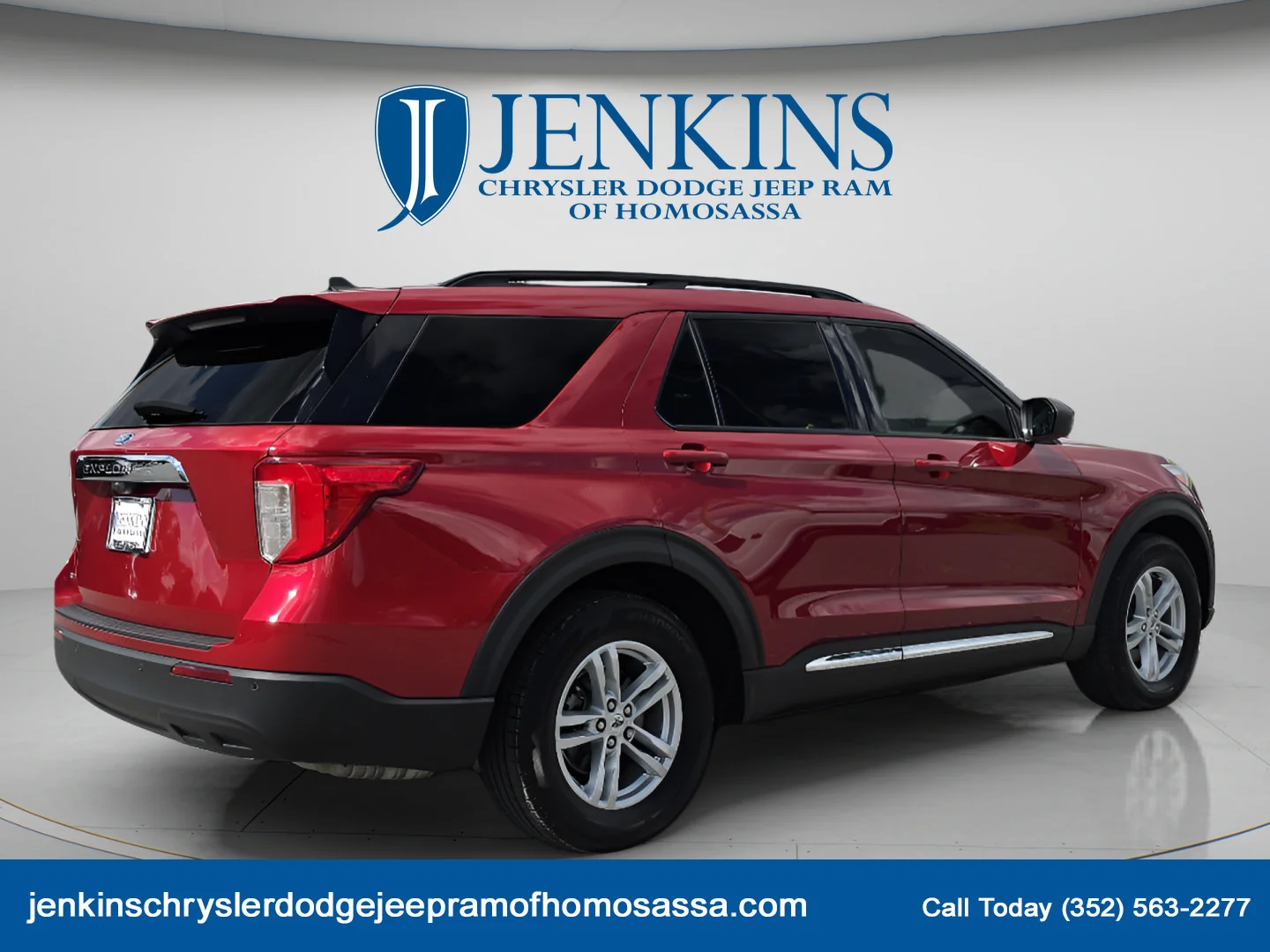 Used 2024 Rapid Red Metallic Tinted Clearcoat Ford XLT image 4