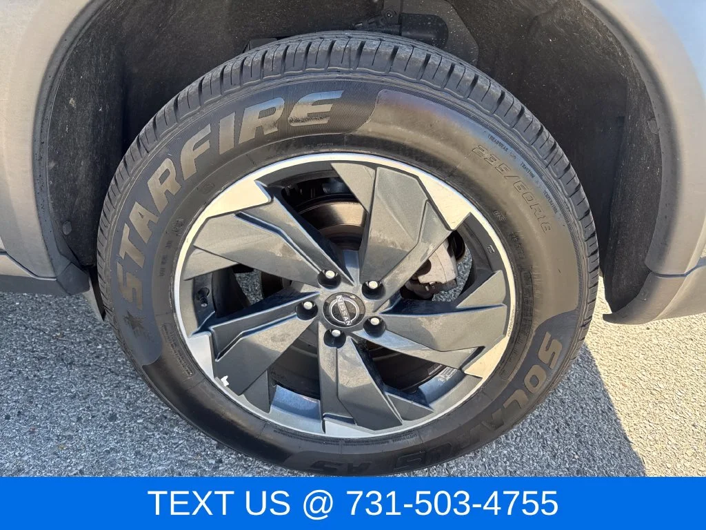 Used 2025 Gray Nissan SV image 27
