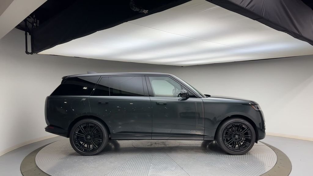 Used 2024 Belgravia Green Metallic Land Rover Autobiography image 9
