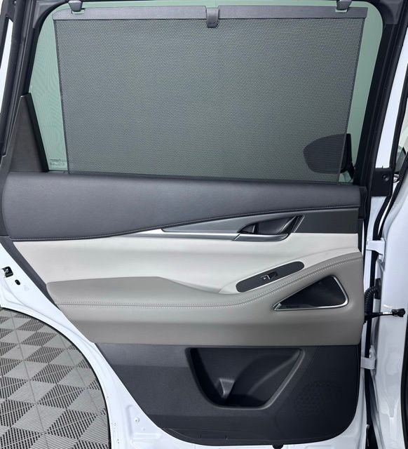 Certified Used 2026 White INFINITI LUXE image 17