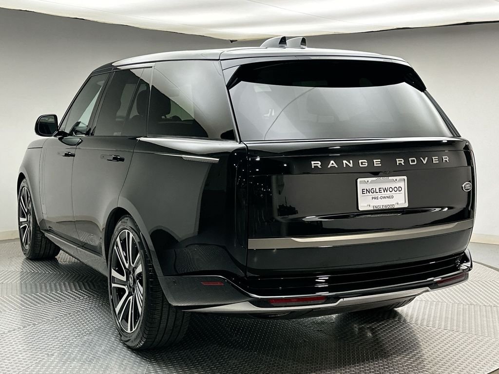 Used 2023 Santorini Black Metallic Land Rover SE image 11