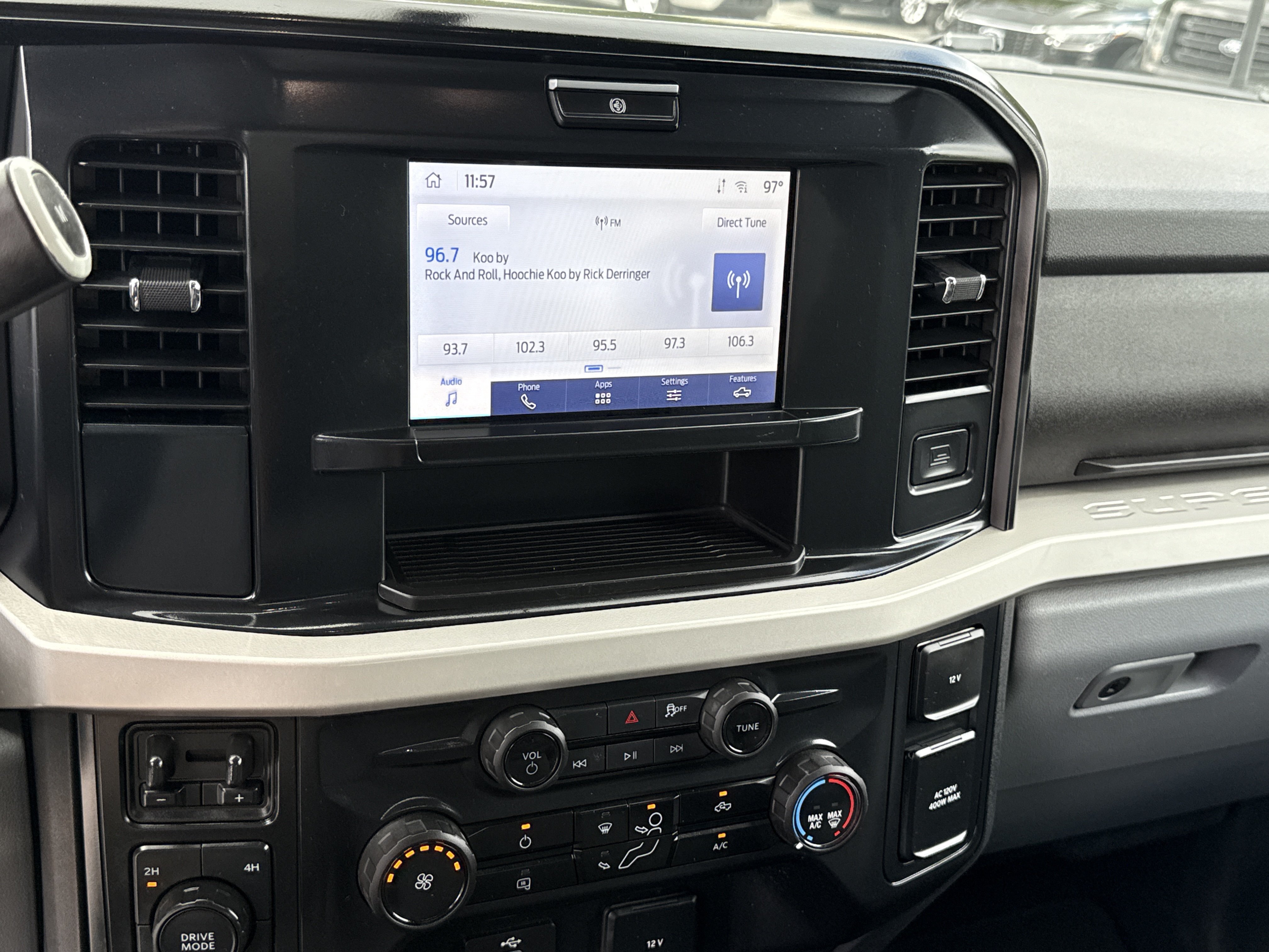 Used 2025 Oxford White Ford XLT image 34