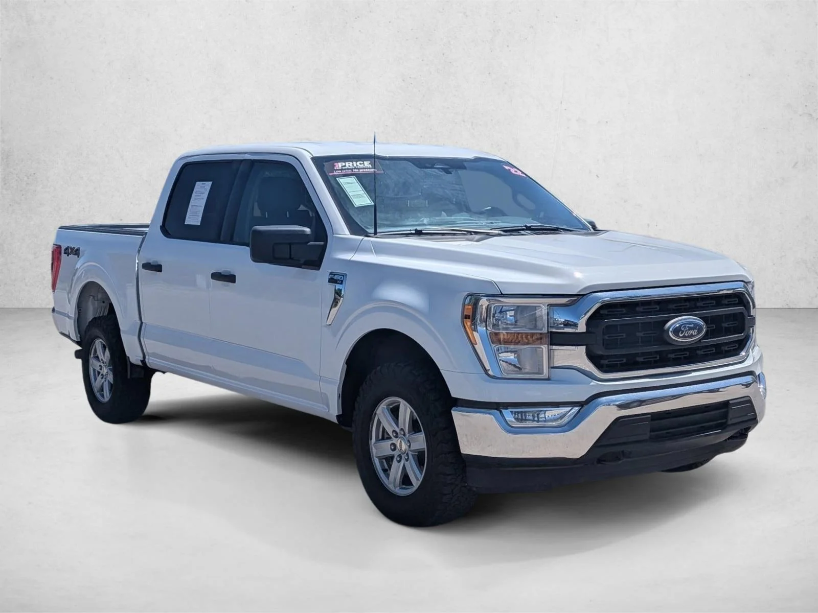 Certified Used 2022 Oxford White Clearcoat Ford XLT image 3