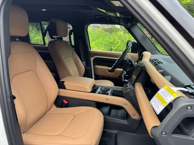 New 2026 Fuji White Land Rover S image 23