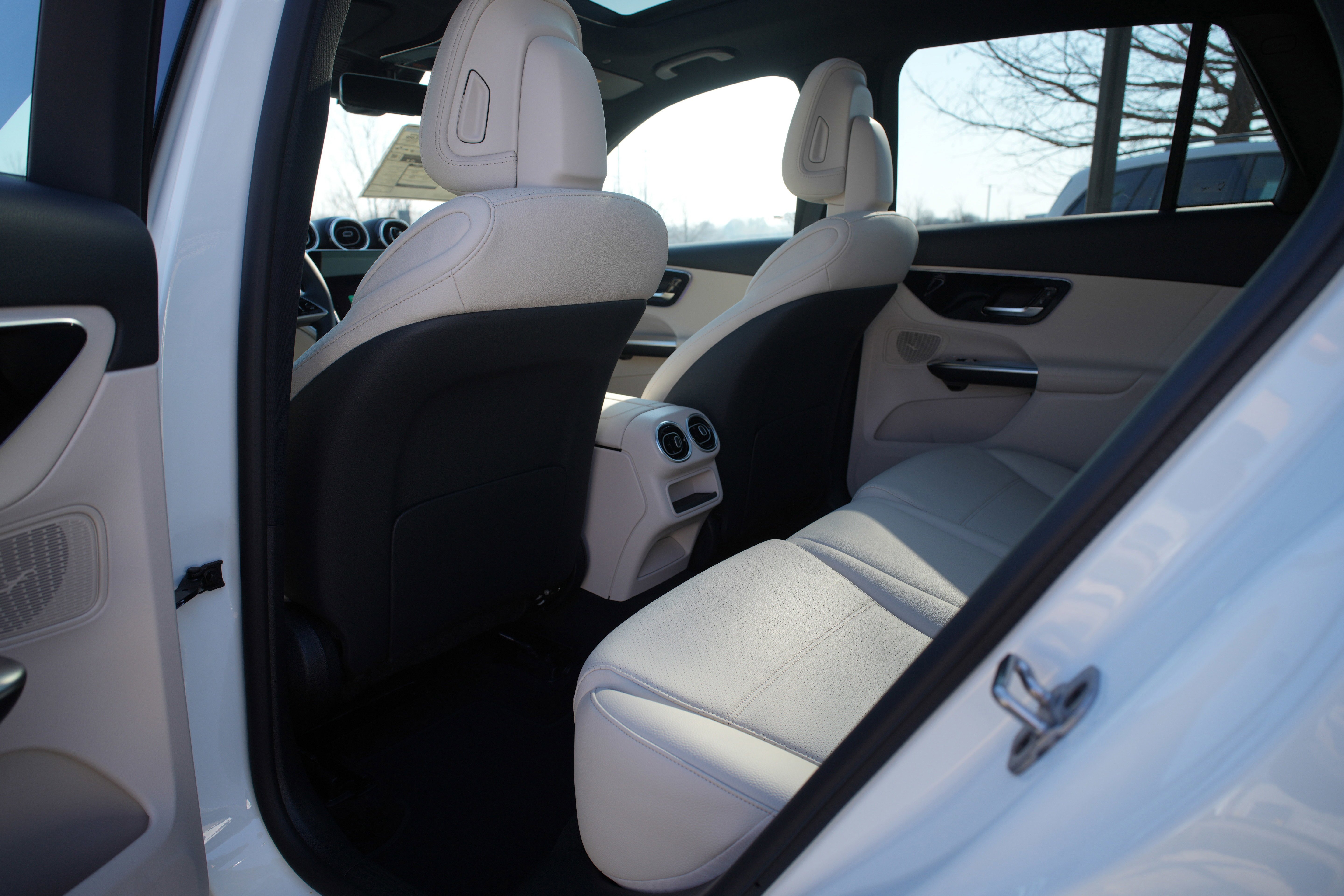New 2026 POLAR WHITE Mercedes-Benz GLC 300 image 25