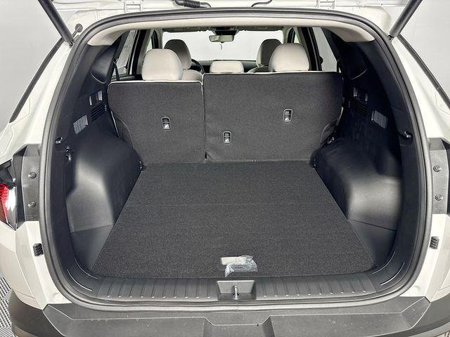 New 2026 White Hyundai SEL FWD image 38