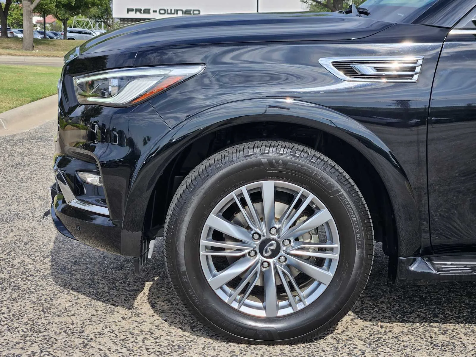 Used 2021 Black Obsidian INFINITI LUXE image 8