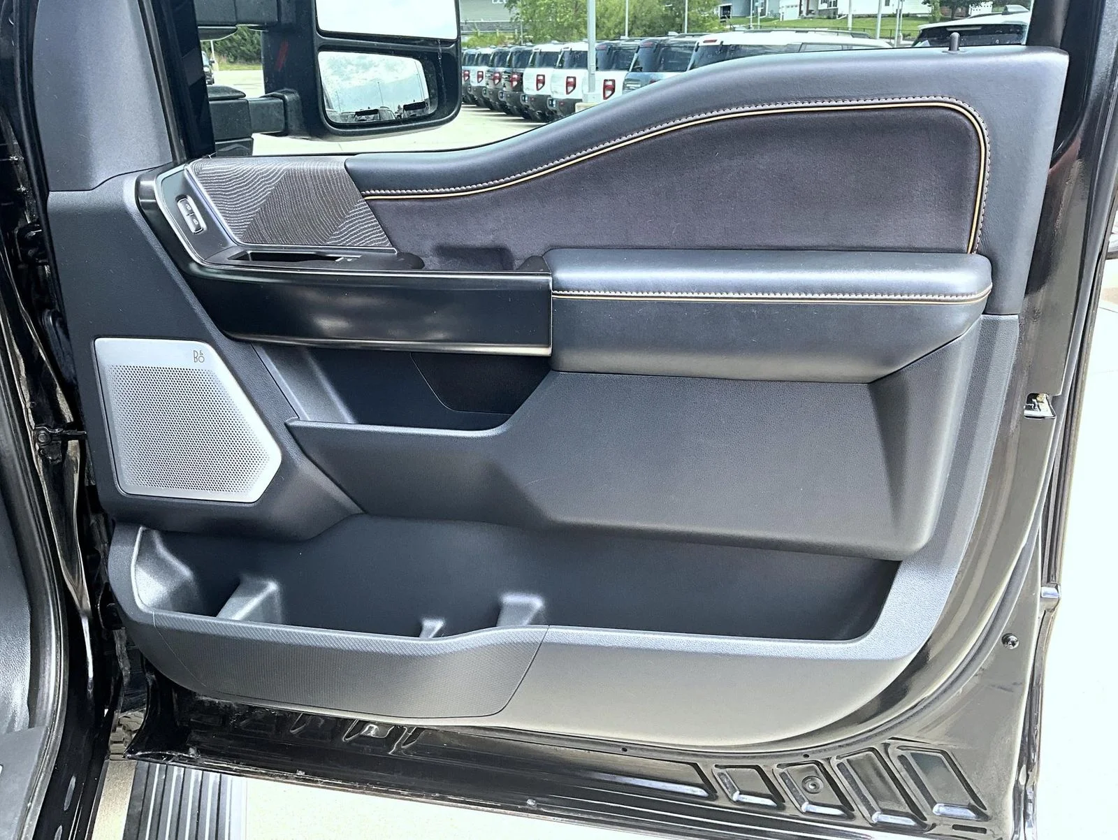 Used 2022 Black Ford Platinum image 17