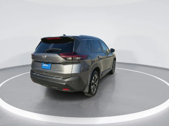 Used 2022 Gray Nissan SV image 7