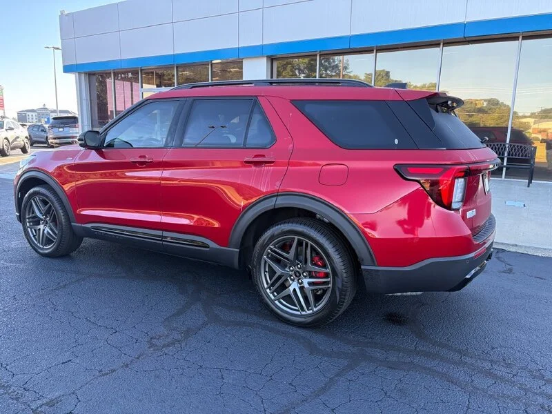 Used 2026 Red Metallic FORD ST-LINE image 4