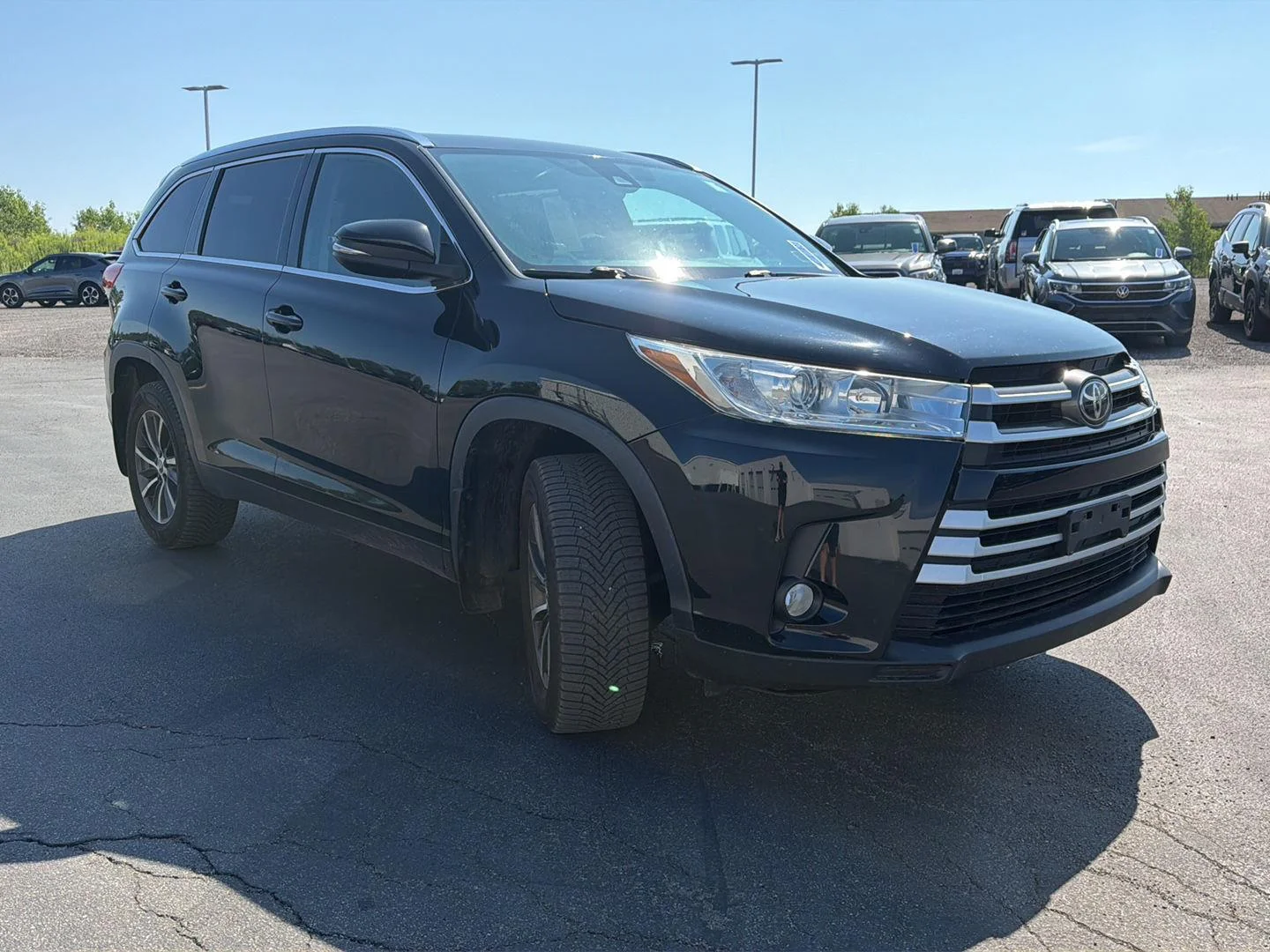 Used 2019 Midnight Black Metallic Toyota XLE image 2