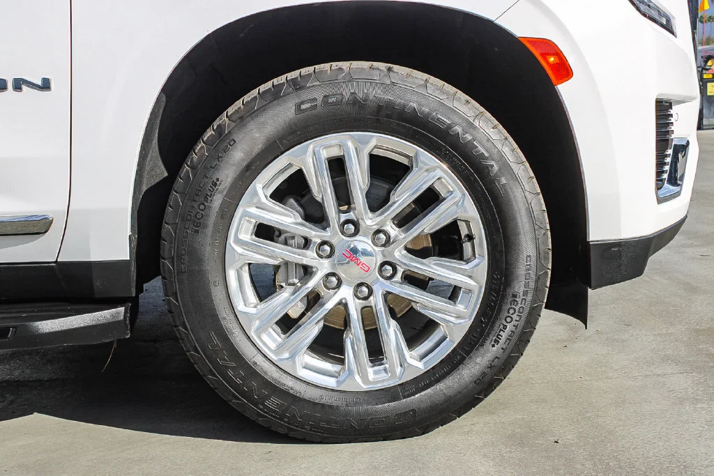 Used 2023 White GMC SLT image 11