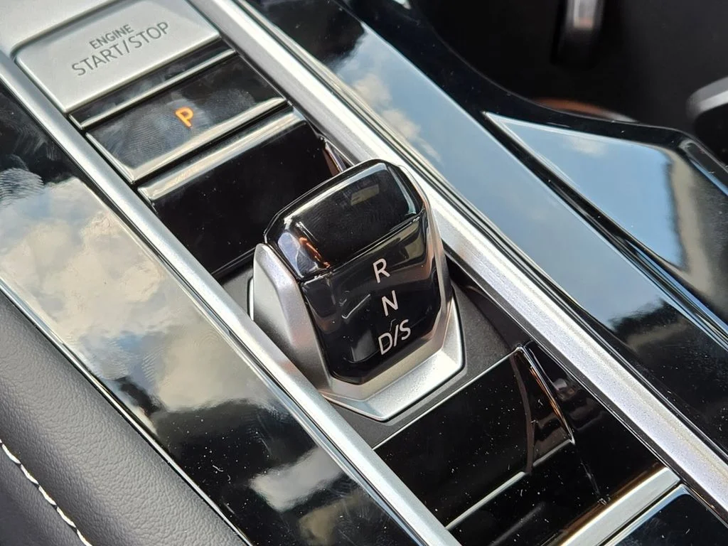 New 2025 White Volkswagen 2.0T SE w/Technology image 14