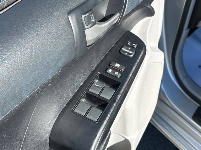 Used 2012 Silver Toyota LE image 18