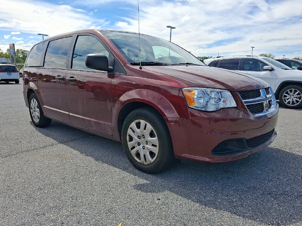 Used 2019 Red Dodge SE image 1