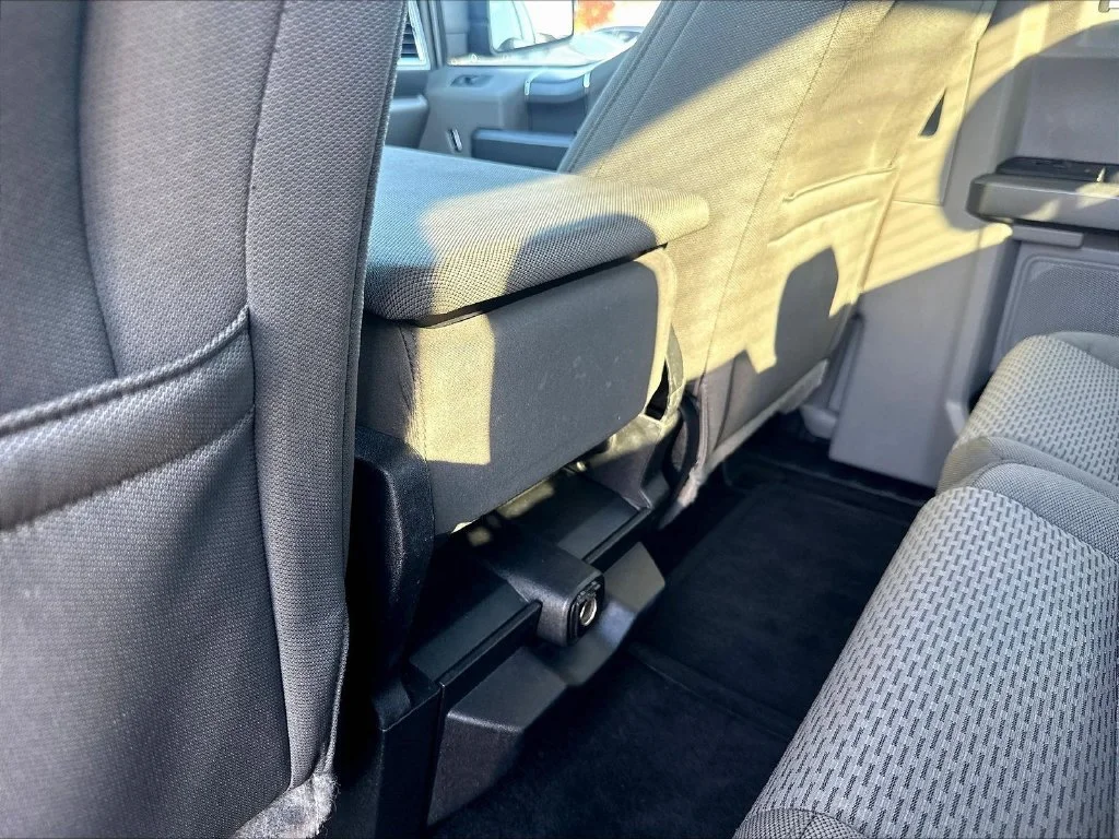 Used 2016 Blue Jeans Metallic Ford XLT image 16