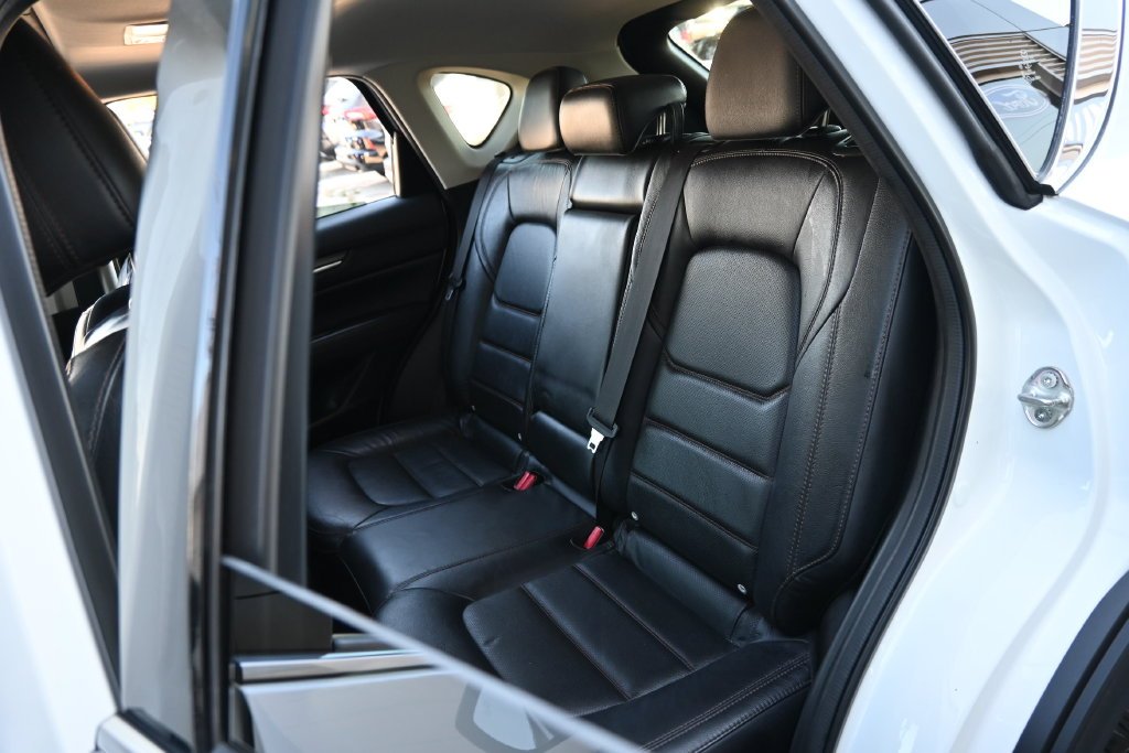Used 2017 Snowflake White Pearl Metallic Mazda Grand Touring image 26