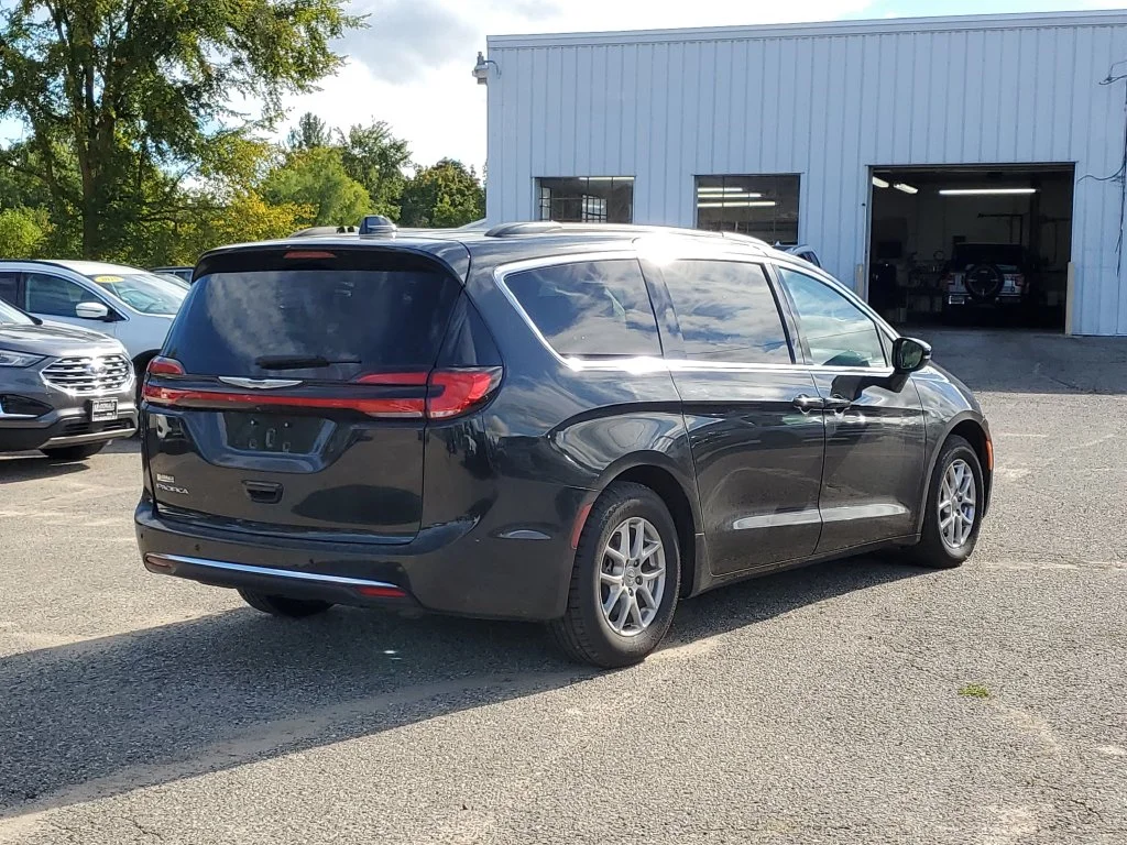 Used 2022 Black Chrysler Touring L image 3