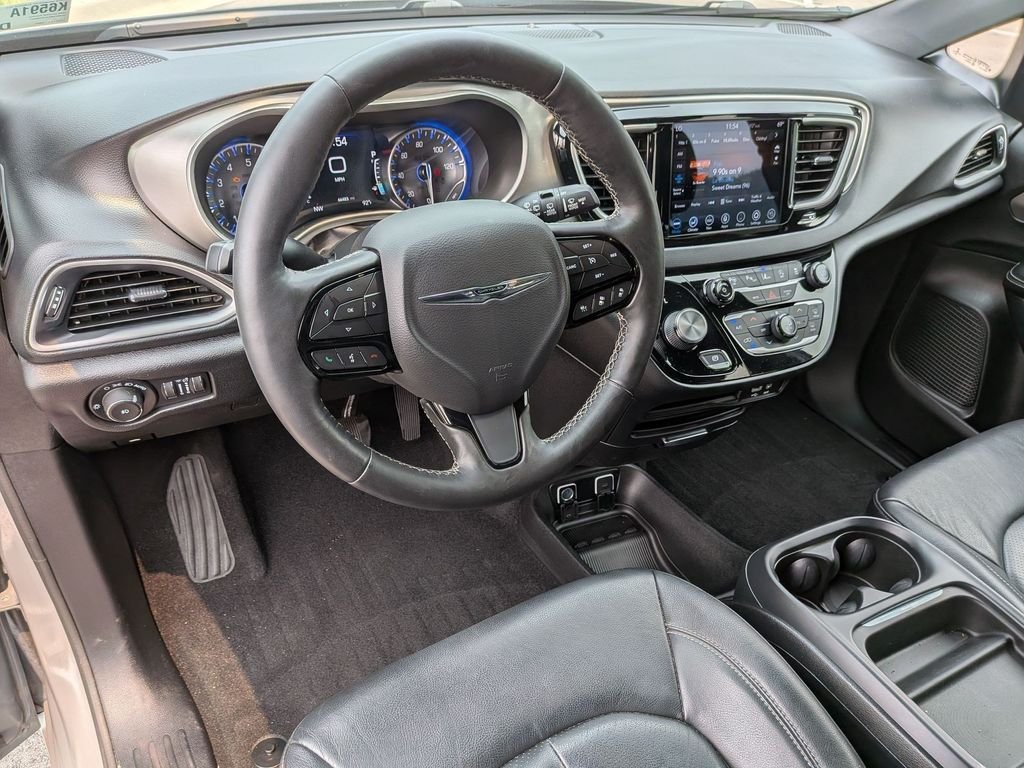 Used 2020 White Chrysler Launch Edition image 10