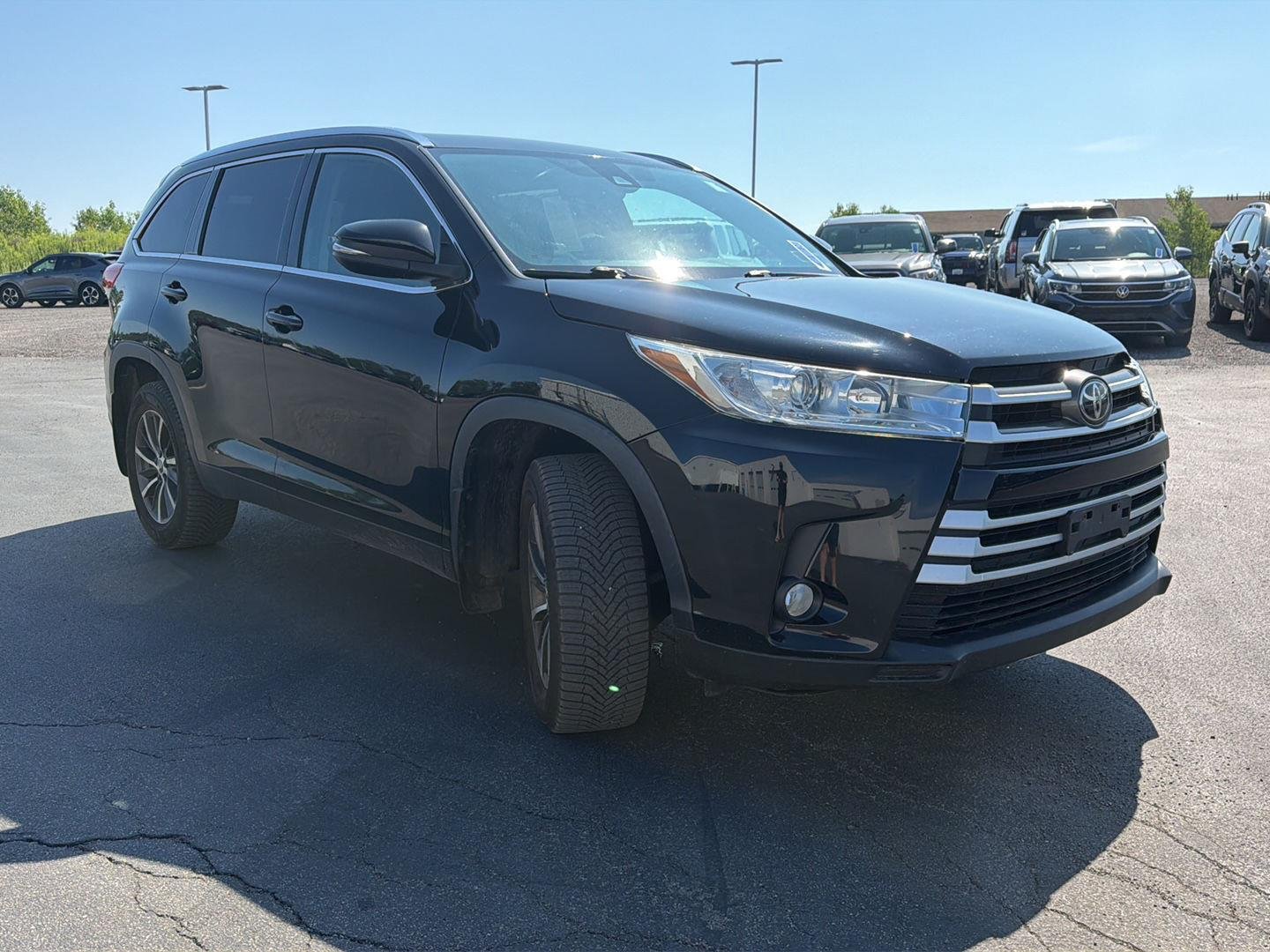 Used 2019 Midnight Black Metallic Toyota XLE image 2