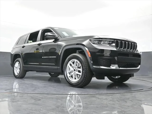 New 2026 Diamond Black Crystal Pearl-Coat Exterior Paint Jeep Laredo image 59