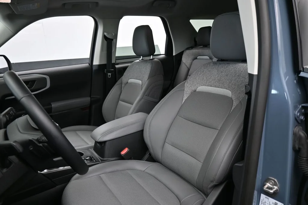 Used 2026 Azure Gray Metallic Ford Badlands image 10