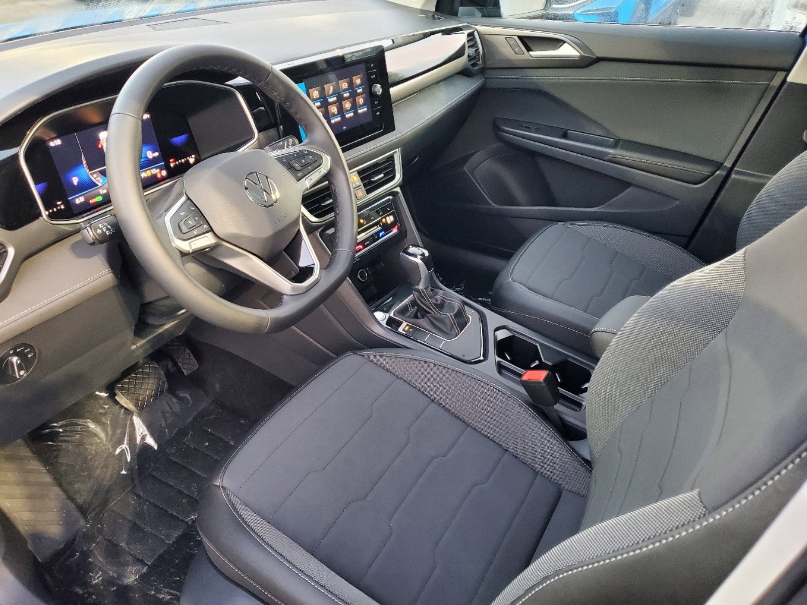 2025 Volkswagen Taos SE Black - Photo 7