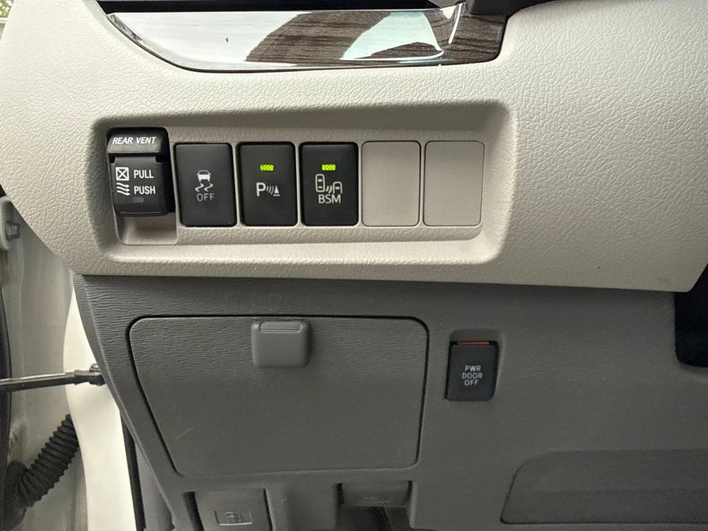 Used 2015 Blizzard Pearl Toyota XLE image 18