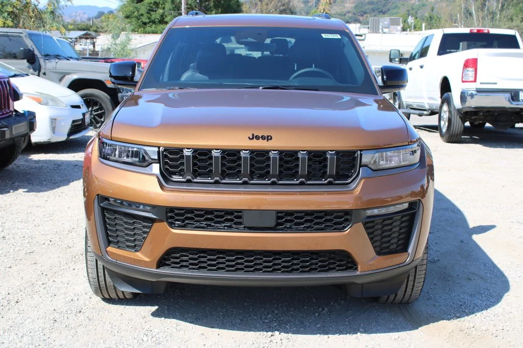 New 2026 Copper Shino Metallic Clear-Coat Exterior Paint Jeep Limited image 2