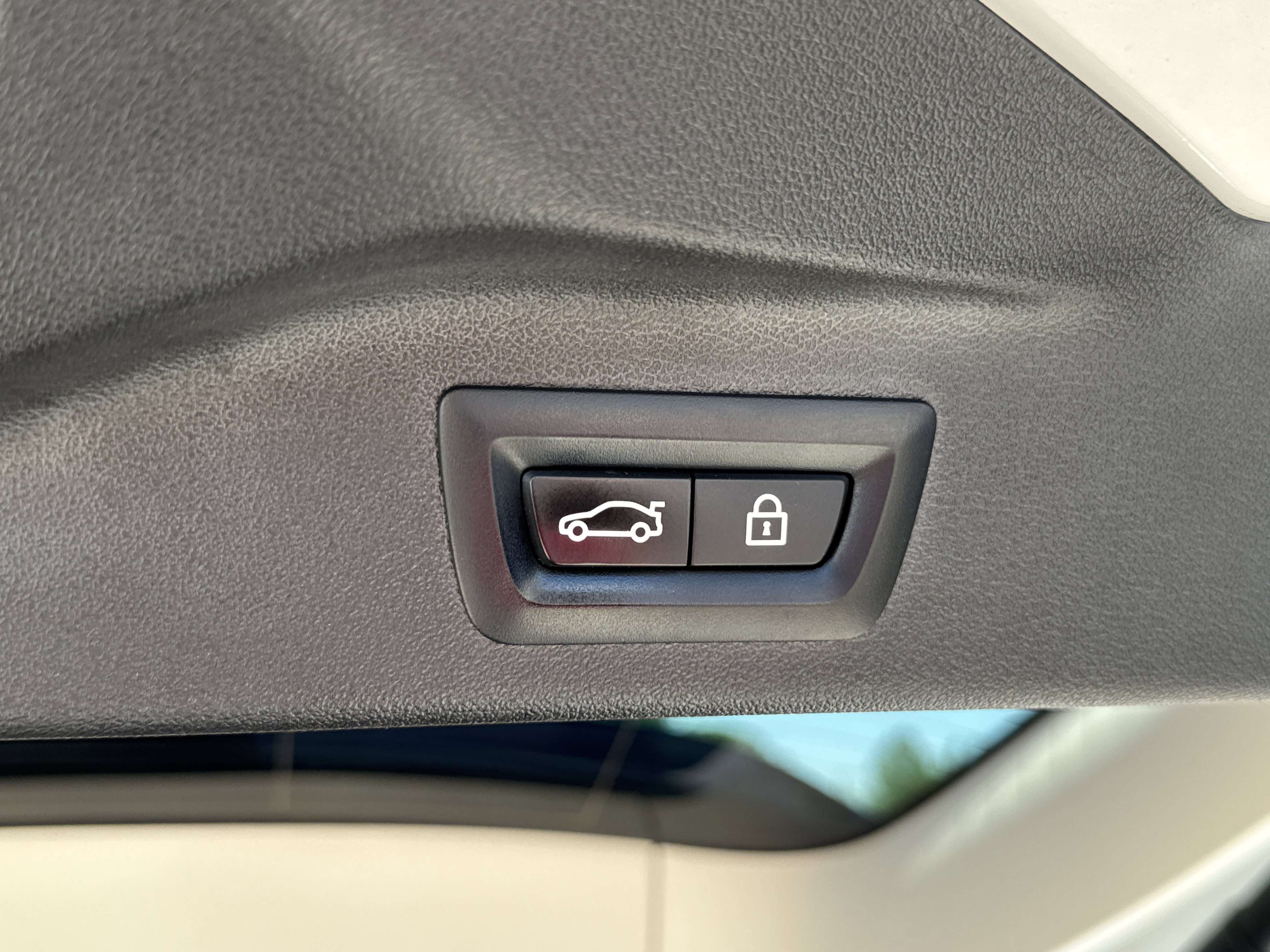 Certified Used 2023 Mineral White Metallic BMW xDrive40i image 27