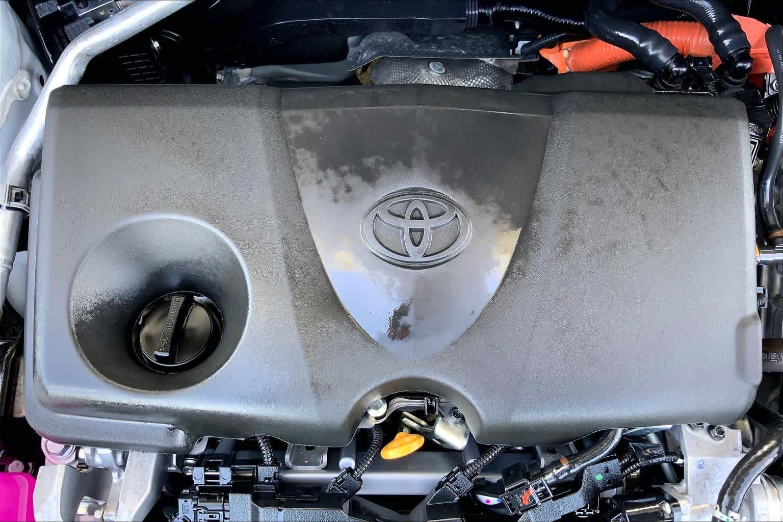 Used 2025 Ice Cap Toyota Hybrid XLE image 32