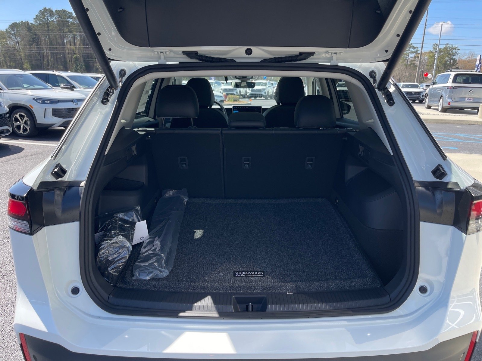 New 2026 Pure White 0q0q Volkswagen SE 4Motion image 15