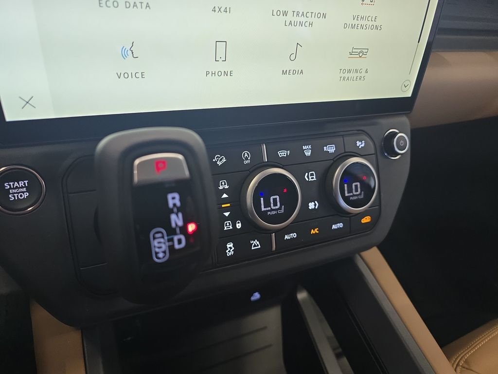 New 2026 Carpathian Grey Land Rover X-Dynamic SE image 17