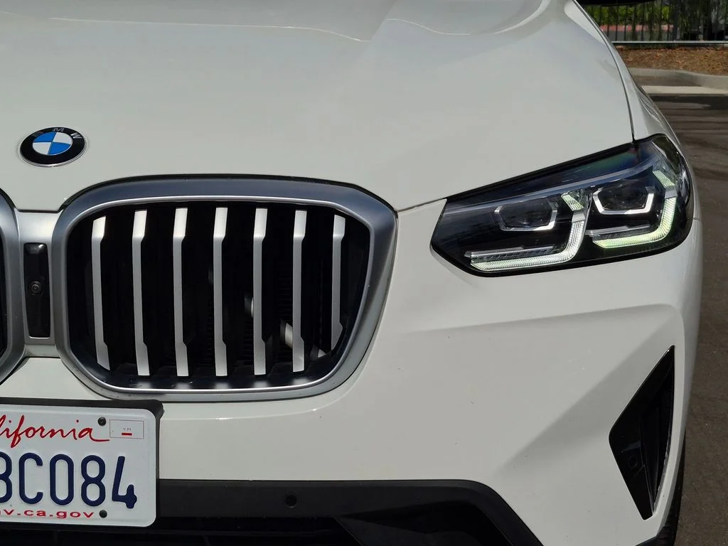 Used 2024 White BMW sDrive30i image 21