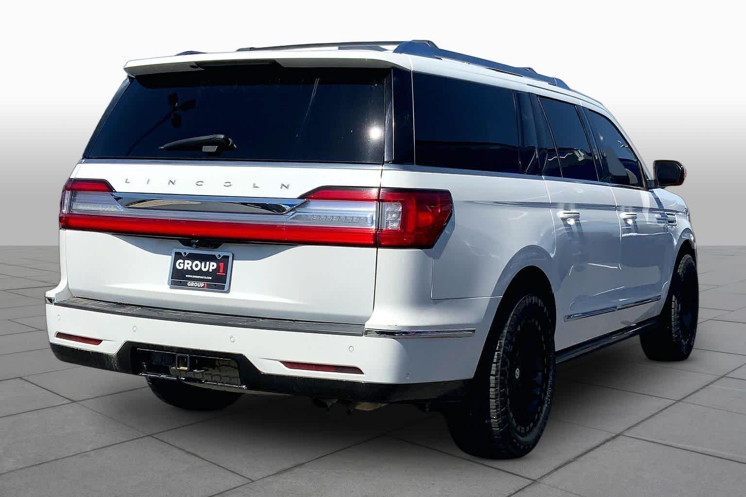 Used 2021 Ceramic Pearl Lincoln Reserve image 13