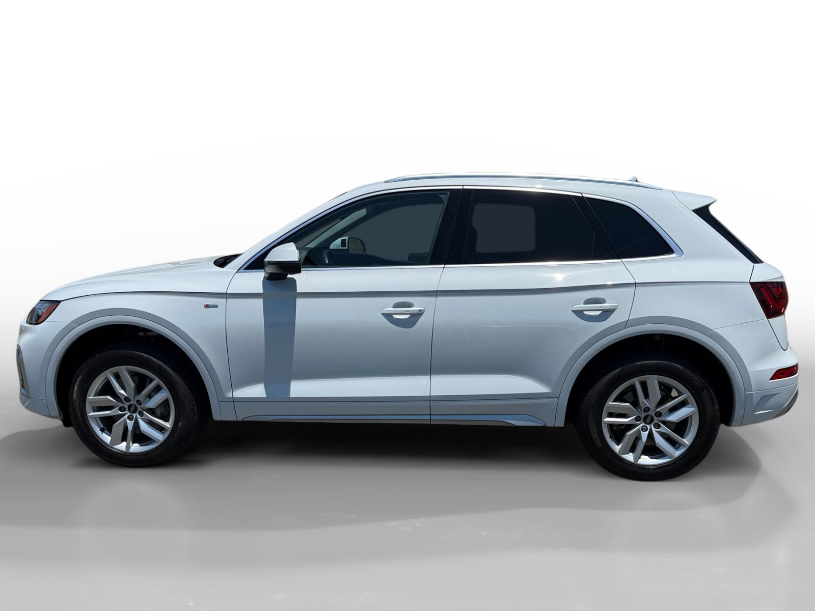 Used 2023 Glacier White Audi 45 S line Premium image 2