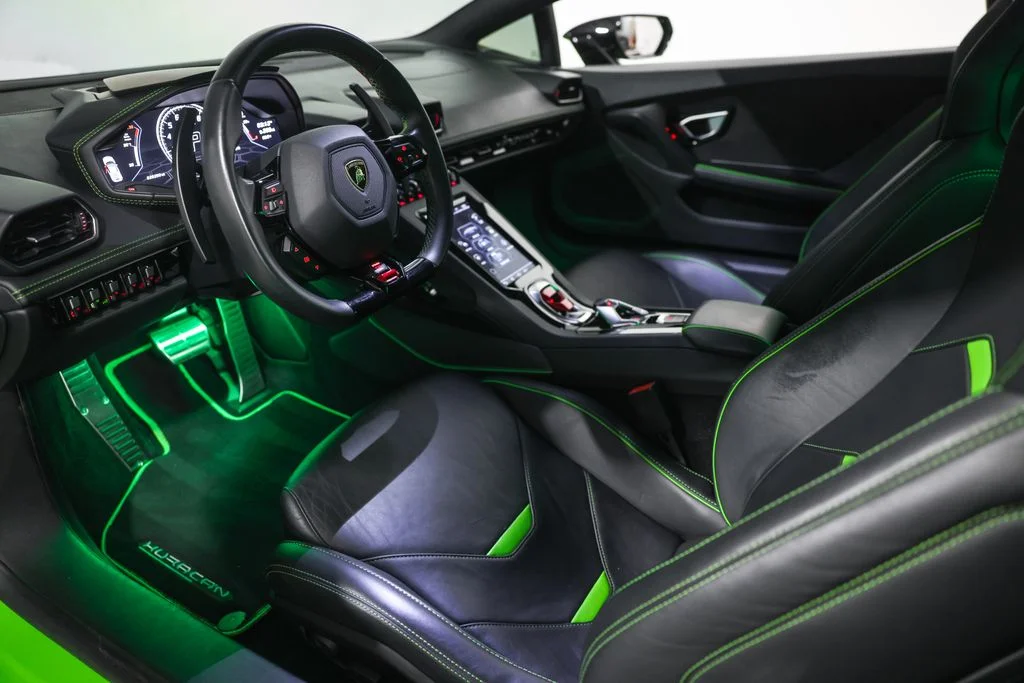 Used 2021 Green Lamborghini Base image 23