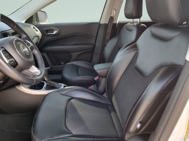 Used 2018 White Jeep Latitude image 26